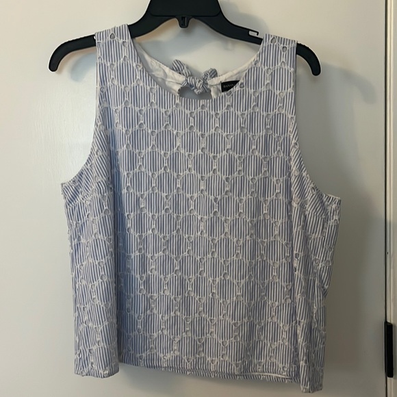 Banana Republic Tops - Banana Republic eyelet tank